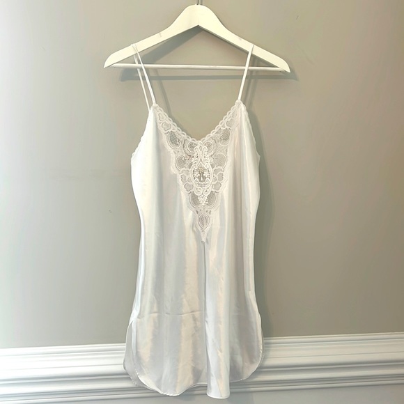 Inner most white slip lace - Picture 1 of 6